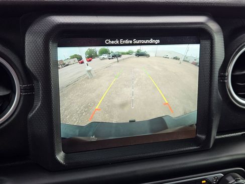 Used 2018 Jeep Wrangler Unlimited Sahara AWD/4WD image 21