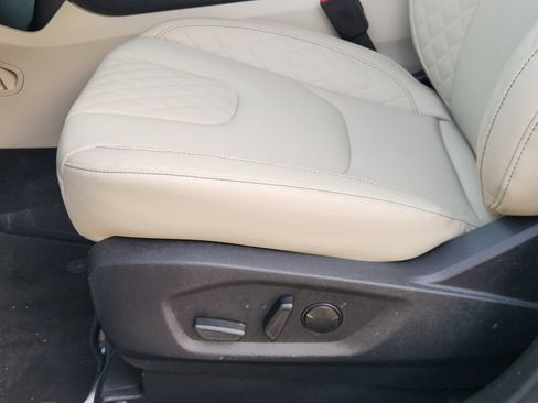 Used 2024 Ford Edge Titanium AWD/4WD image 23