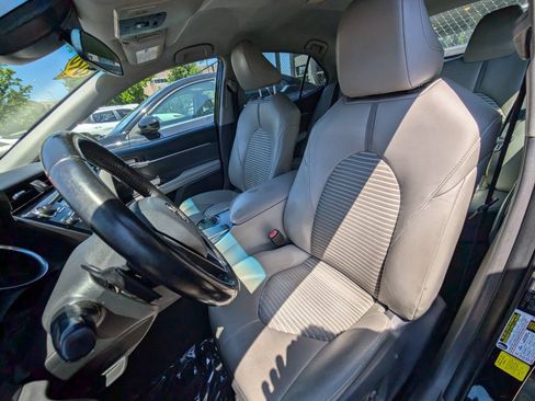 Used 2020 Toyota Camry SE FWD image 24