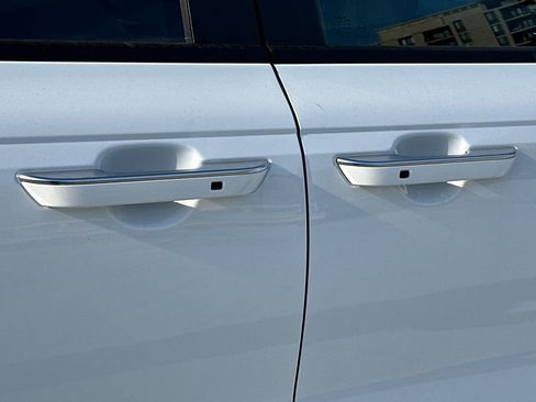 New 2026 Kia Carnival EX FWD image 9