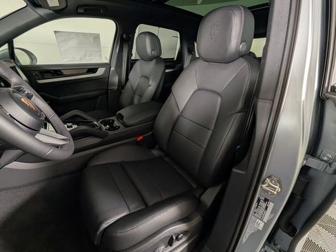 New 2026 Porsche Cayenne AWD/4WD image 5