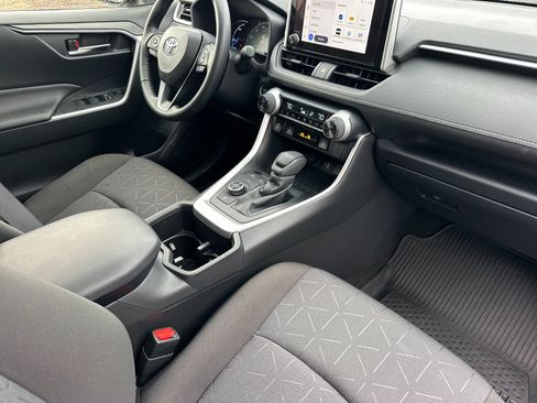 Used 2025 Toyota RAV4 XLE w/ Convenience Package AWD/4WD image 17