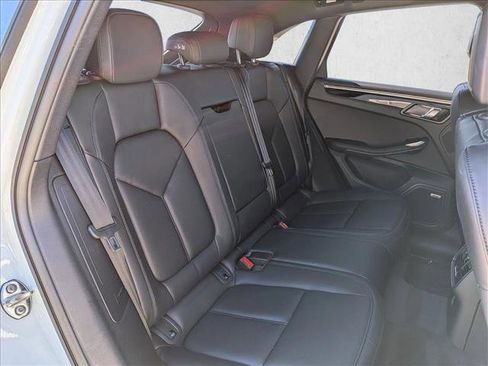 Used 2025 Porsche Macan image 24