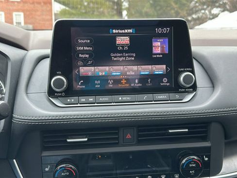 Used 2023 Nissan Rogue SV w/ SV Premium B Package image 18