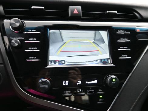 Used 2018 Toyota Camry SE w/ Moonroof Package image 18