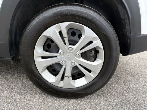 Used 2025 Chevrolet Trax LS FWD image 8