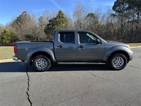 Used 2019 Nissan Frontier SV image 9