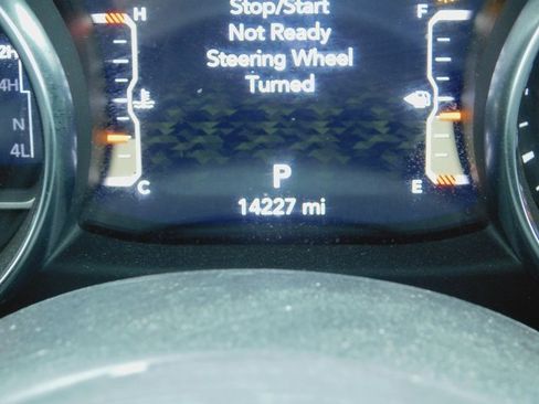 Used 2023 Jeep Gladiator Willys image 2