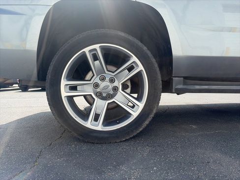 Used 2020 Chevrolet Tahoe LT w/ Luxury Package image 9