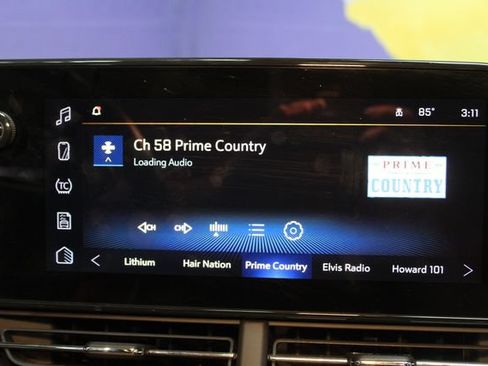 Used 2024 Chevrolet Trax RS w/ Sunroof Package FWD image 23