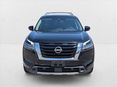 Used 2024 Nissan Pathfinder SL image 2