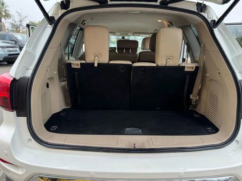 Used 2017 Nissan Pathfinder SL image 16