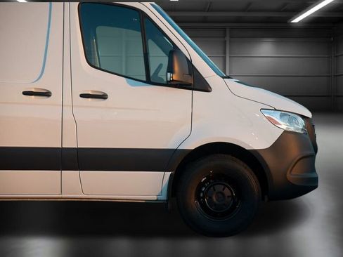 Used 2025 Mercedes-Benz Sprinter 2500 image 9