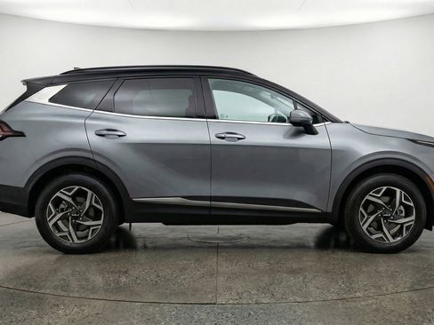 Used 2025 Kia Sportage LX image 11