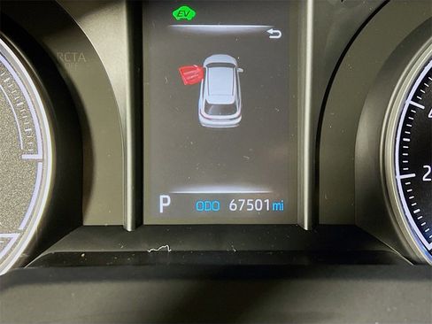 Certified 2022 Toyota Venza LE image 12