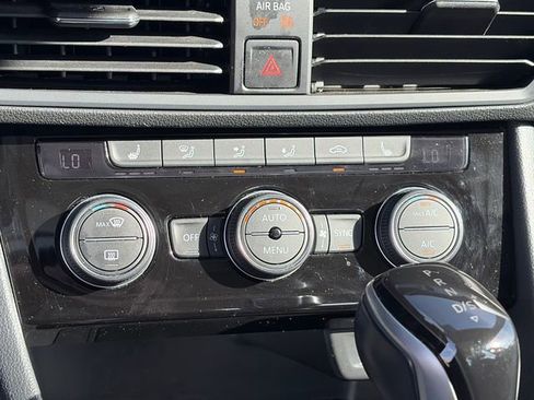 Used 2024 Volkswagen Jetta SE image 24