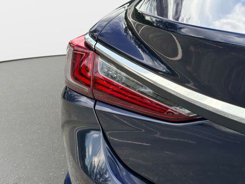 Used 2022 Lexus ES 350 w/ Premium Package FWD image 16