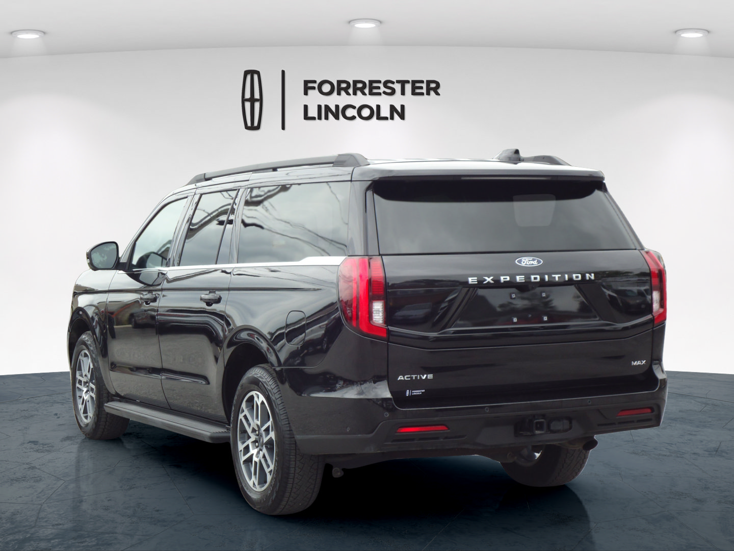 Used 2025 Ford Expedition Max Active AWD/4WD image 5