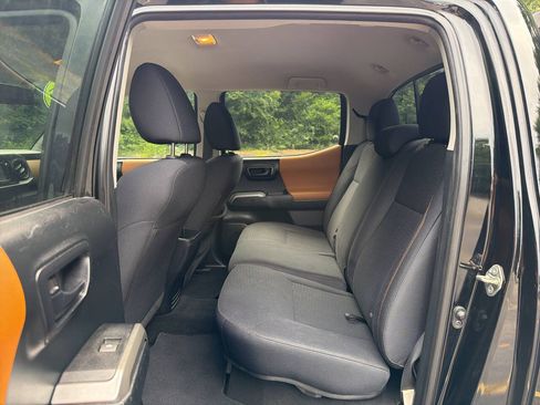 Used 2017 Toyota Tacoma SR5 w/ Tow Package RWD image 22