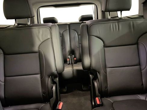 Used 2023 GMC Acadia SLT w/ Preferred Package image 13