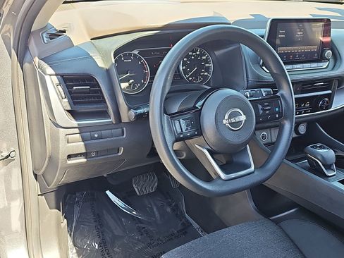 Used 2023 Nissan Rogue SV image 15