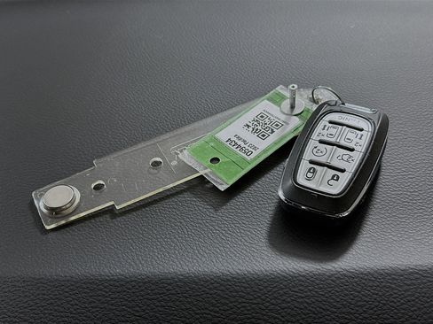 Used 2023 Chrysler Pacifica Touring-L image 33