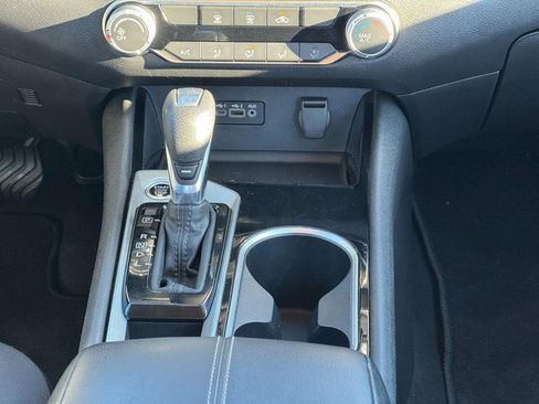 Used 2024 Nissan Altima 2.5 SV image 14