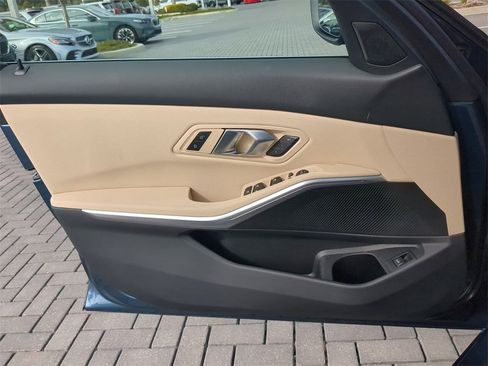 Certified 2025 BMW 330i Sedan w/ Convenience Package image 32