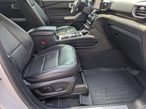 Certified 2022 Ford Explorer Limited w/ Equipment Group 301A image 41