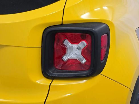 Used 2017 Jeep Renegade Latitude w/ Popular Equipment Group image 13