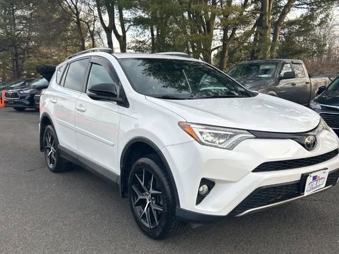 Used 2017 Toyota RAV4 SE image 1