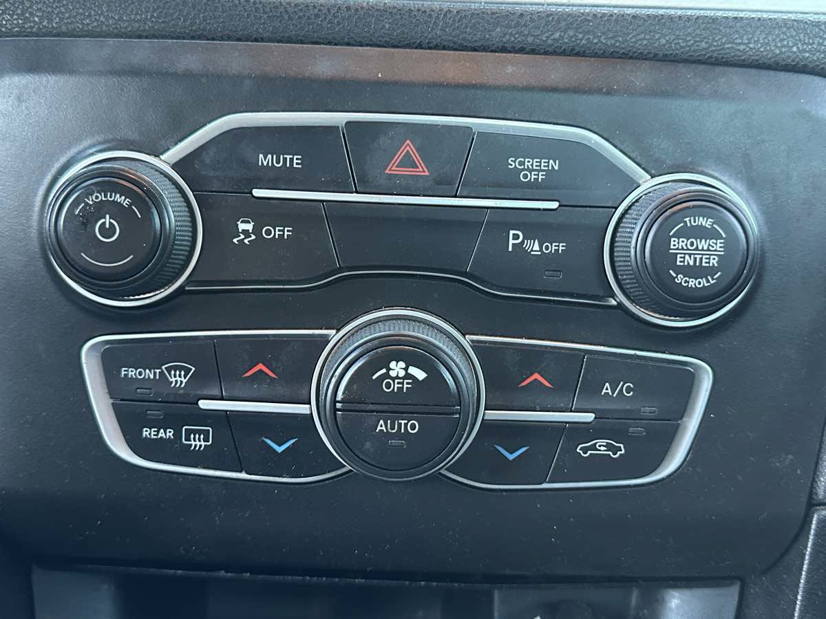Used 2022 Dodge Charger SXT w/ Plus Group RWD image 20