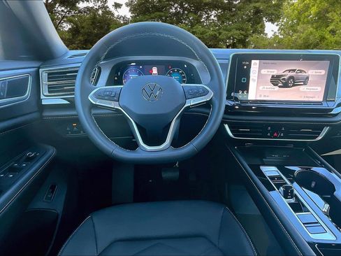 Used 2024 Volkswagen Atlas Cross Sport SE w/ Panoramic Sunroof Package image 8