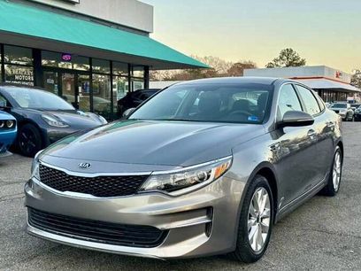 Used 2018 Kia Optima LX w/ 17" Alloy Wheels Package