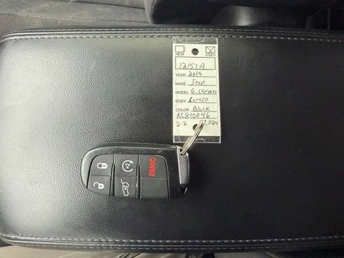 Used 2019 Jeep Grand Cherokee Laredo w/ Security & Convenience Group AWD/4WD image 25