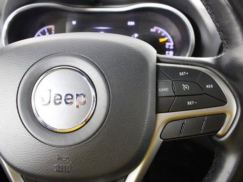 Used 2022 Jeep Grand Cherokee Limited image 28