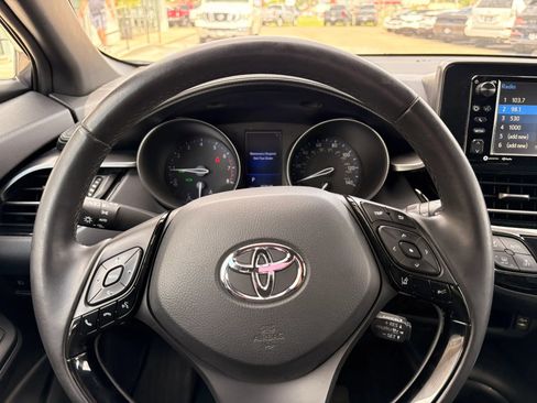 Used 2018 Toyota C-HR XLE FWD image 24