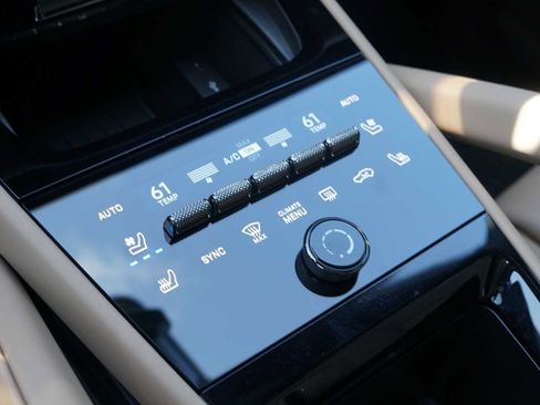 Used 2025 Porsche Cayenne S AWD/4WD image 12