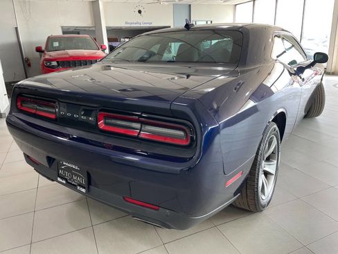 Used 2016 Dodge Challenger SXT w/ Driver Convenience Group image 7