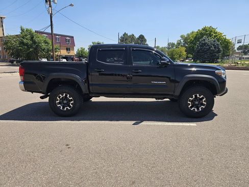 Used 2017 Toyota Tacoma TRD Off-Road w/ Tow Package (A/T) AWD/4WD image 7