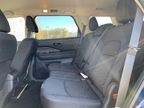 Used 2025 Nissan Pathfinder SV image 28