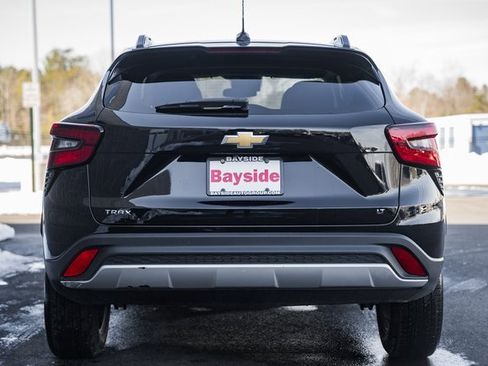 Used 2025 Chevrolet Trax LT w/ LT Convenience Package image 6