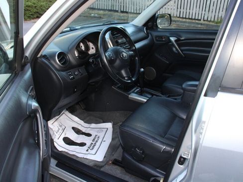 Used 2005 Toyota RAV4 4WD image 5