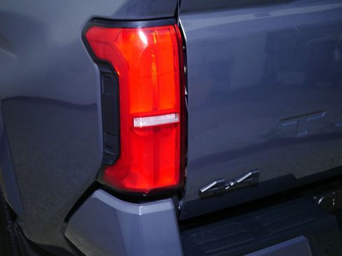 Certified 2024 Toyota Tacoma SR5 AWD/4WD image 17