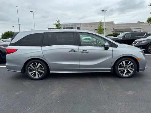 Used 2021 Honda Odyssey Touring image 2
