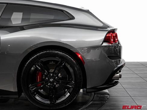 Used 2020 Ferrari GTC4Lusso V12 *PASSENGER DISPLAY * CARBO image 15