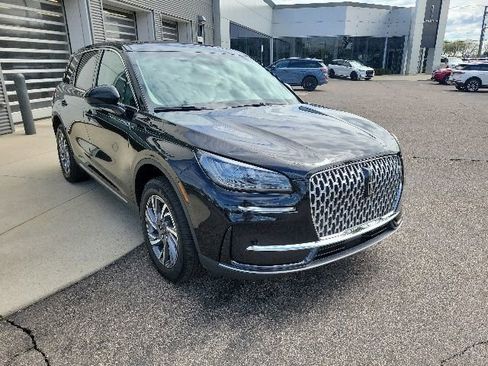 Certified 2024 Lincoln Corsair AWD image 9