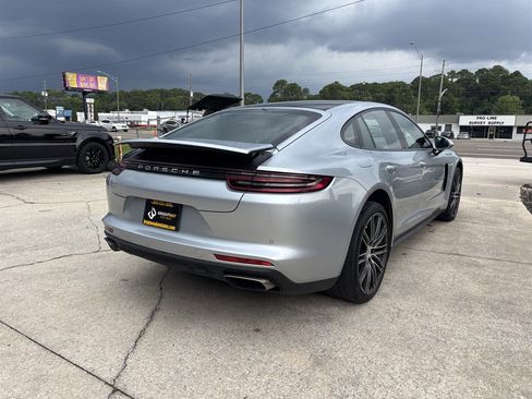 Used 2017 Porsche Panamera image 5
