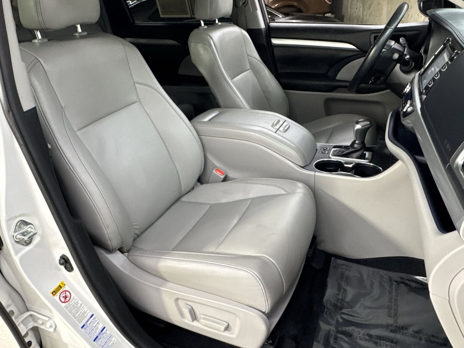 Used 2018 Toyota Highlander XLE AWD/4WD image 41