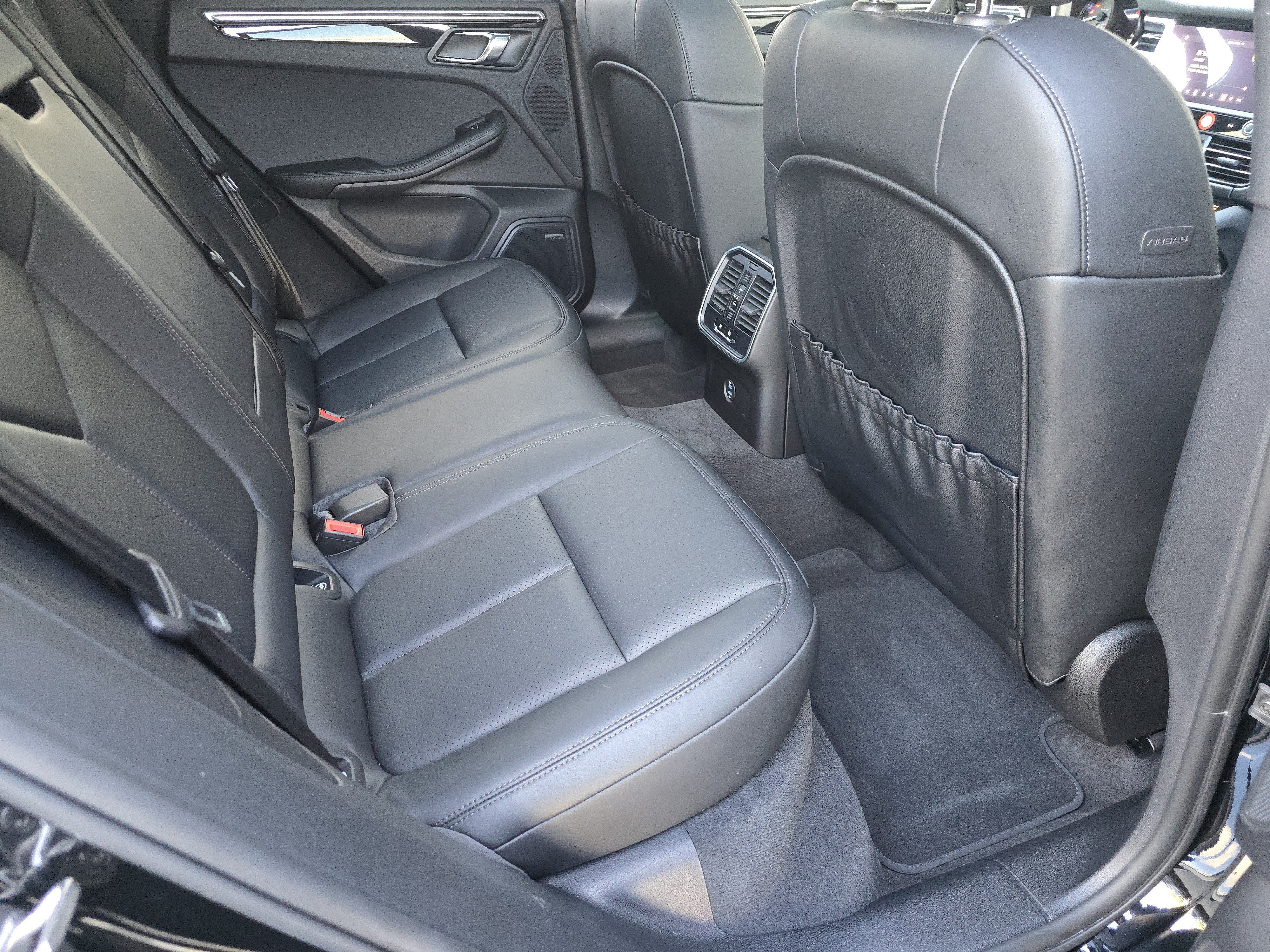 Certified 2025 Porsche Macan AWD/4WD image 14